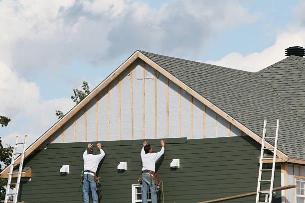 Professional Siding technician working in Bensenville, IL